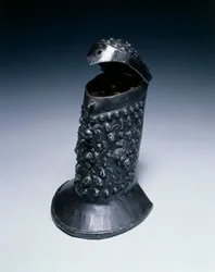Patron nebo nábojnice, cca 1600 (ocel, dřevo, mosaz a kůže)