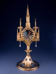 Relikviářová monstrance z guelfského pokladu, vyrobená dílnou Hildesheim, počátek 15. století (ryté měděné zlacení, stříbro a průsvitný email)