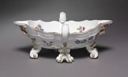 Sauceboat, vyrobený v Meissen Porcelain Factory, Německo, 1735-56