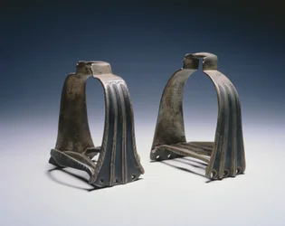 Třmen, c. 1525-1550 (ocel s moderní černou barvou)
