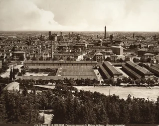 Panorama města Bologna: pohled ze San Michele in Bosco.