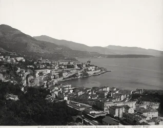 Pohled na Condamine a Montecarlo, dvě obydlená města s výhledem na moře. Fotografie byla pořízena z Monaka