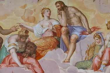 Juno, Jupiter, Cybele ležící na oblacích, nad architektonickými ruinami, detail Místnosti Olympu, cca 1557 (freska)