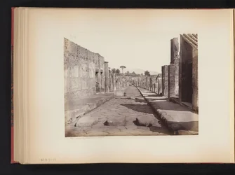 Pohled na Strada della Abbondanza v Pompejích, Itálie Strada della Abbondanza. Pompeje (název na objektu)