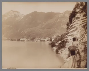 Brunnen u jezera Lucerne ve Švýcarsku Brunnen (název na objektu)