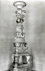 Svícen navržený Piranesi na základě římských starožitných kusů pro jeho vlastní hrobku (mramor)