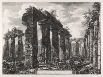 Pohled na pozůstatky pronaa stavby, kterou lze považovat za kolej amfiktyonů, z Různých pohledů na Paestum