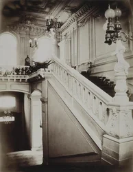 Stroganovský palác v Petrohradu. Velké schodiště s dolním vestibulem, 60. léta 19. století