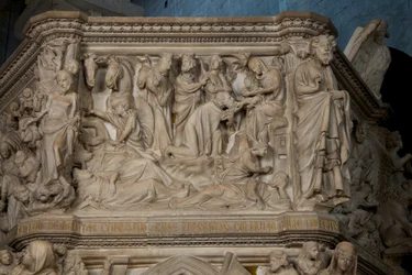 Klanění tří králů na kazatelně v kostele Sant