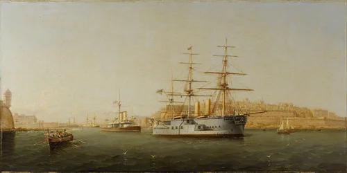 Když loď HMS "Alexandra" opouští Maltu, jsou budovy ve Vallettě (Valletta) velmi detailně zobrazeny vpravo. Olej na dřevě, Girolamo Gianni (1837-1895)