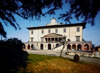 Villa Medicis (Villa Medicea); Pohled na Villa Ambra a Poggio a Caiano - Pohled na Villa Ambra a Poggio a Caiano