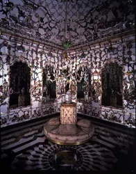 Kout Salonu Chino (čínského pokoje) celý z porcelánu, 1769 (porcelán) (podrobnosti viz 93238-9)