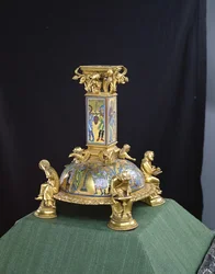 Základna kříže sv. Bertina, z Abbaye Saint-Bertin, kolem 1180 (pozlacený bronz a champleve smalt) (viz také 204570, 232625 a 232839)