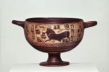 Černofigurový kotyle, cca 600-500 př. n. l. (keramika) (viz také 307545 a 307546)