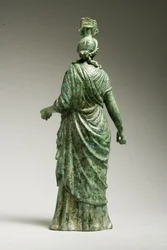 Pohled zezadu na sochu Isis Fortuny, helénistická, 1. století př. n. l.-1. století n. l. (bronz)