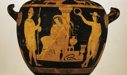 Kráter s červenou postavou zobrazující Oresta, Elektru a Pyladu v hrobce Agamemnona (keramika)