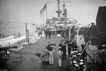 Bitevní loď HMS Resolution, Portsmouth, Hampshire, 1896.