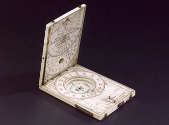 Sluneční hodiny tabletového kompasu, Norimberk, 1574 (viz také 259578-80)