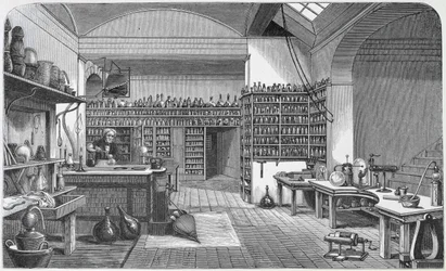 Michael Faraday (1791-1867) ve své laboratoři v suterénu, z knihy Henryho Bence Jonese „The Life and Letters of Faraday“, publikované 1870, 1869