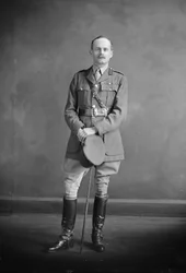 Plukovník Claude Edward Dansey (1876-1947) (černobílá fotografie)