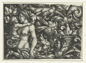 Ornament s listy liány a ženský triton s dítětem