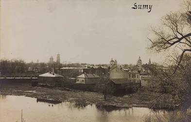 První světová válka: „Ukrajina v letech 1914-1916 během invaze německé armády. Pohled na Sumy (č/b foto)