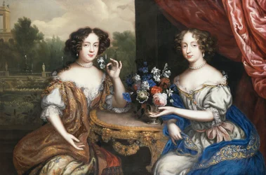 Dvojportrét lady Marie Somálské a lady Anne Barringtonové, sedící ze tří čtvrtin u stolu s vázou s květinami,