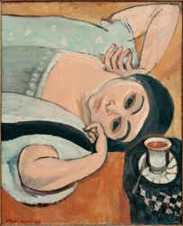 Laurette s šálkem kávy