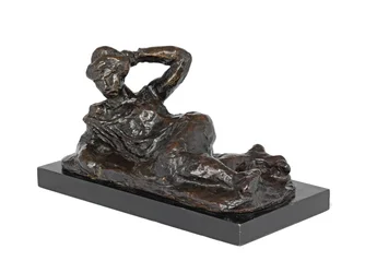 Ležící akt v košili, navrženo 1906, odlito 1951 (bronz s hnědou patinou)