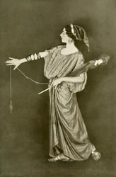 Žena z lidu, páté století, B.C., 1924.