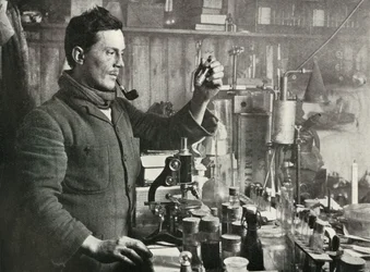 Dr. Atkinson ve své laboratoři, 15. září 1911, 1913