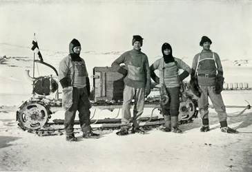 The Motor Party Zleva doprava - Lashly, B.C. Den, poručíku. Evans, Hooper, říjen 1911, 1913