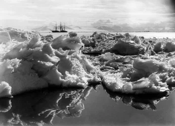 Terra Nova v McMurdo Sound, Antarktida, 1911