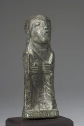 Postava s kapucí (bronzová)