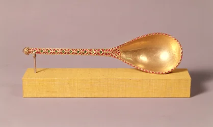 Obřadní lžíce zdobená rubíny, smaragdy a diamantem, Mughal (zlato a drahé kameny)