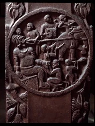 Buddhismus: „Opice chytí slona a přetáhnou ho, aby vytrhly obrovi zub) detail du stupa de Bharhut (Barhut, Barouth) Nízký reliéf černého kamene, 2. století př. n. l. (2. století př. n. l.) – Kalkata, indické muzeum