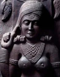 Buddhismus: “”Sudarsana Yakshini”” detail stúpy Bharhut (Barhut, Barouth) Nízký reliéf černého kamene, 2. století př. n. l. (2. století př. n. l.) - Kalkata, indické muzeum