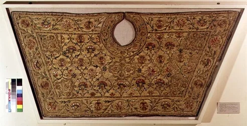 Vyšívané bavlněné sedlové plátno, Hajdarábád, Andhra Pradiš, 17. století