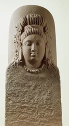 Postava Ekmukha Shiva-Linga z chrámu v Khoh (pískovec)