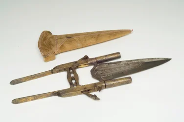 Meč, cca 1800-35 (zlato, dřevo a kov)