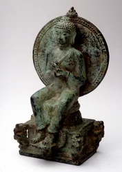 Evropský sedící Buddha, bronz, střední Jáva, 9. stol.
