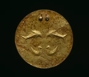 Ceremoniální hrudní disk (Karse), Molucké národy, začátek 19. století (zlato)