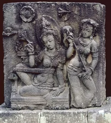 Sedící královna (andesite)