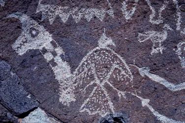Petroglyfy (skalní umění) Anasaziů v Novém Mexiku.