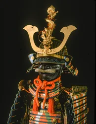 Samurajské brnění - ženské brnění. Vertikální erb, rodina Ikeda, Muzeum umění Hayashibara