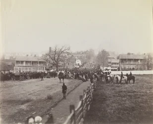 Průvod vojsk a civilistů na cestě k posvěcení Národního vojenského..., 19. listopadu 1863