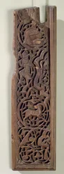 Vyřezávaný panel zdobený loutnovým hráčem (dřevo)