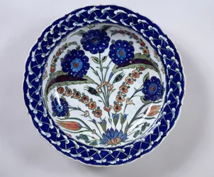 Miska s květinovým dekorem, Iznik (keramika)