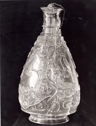 Ewer s ptáky z pokladnice Saint-Denis, Egypt, Fatimidské období, konec 10. století (horský křišťál)