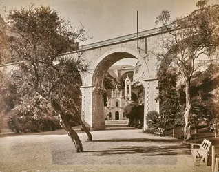 Album "Genoa and Pisa": Chapel Sainte Dévote v Monaku, kolem 1880-90 (černobílá fotografie)